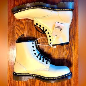 Dr. Martens 1460 AirWair Pale Olive Green Leather Boots Mens 10 Womens 11 - NEW